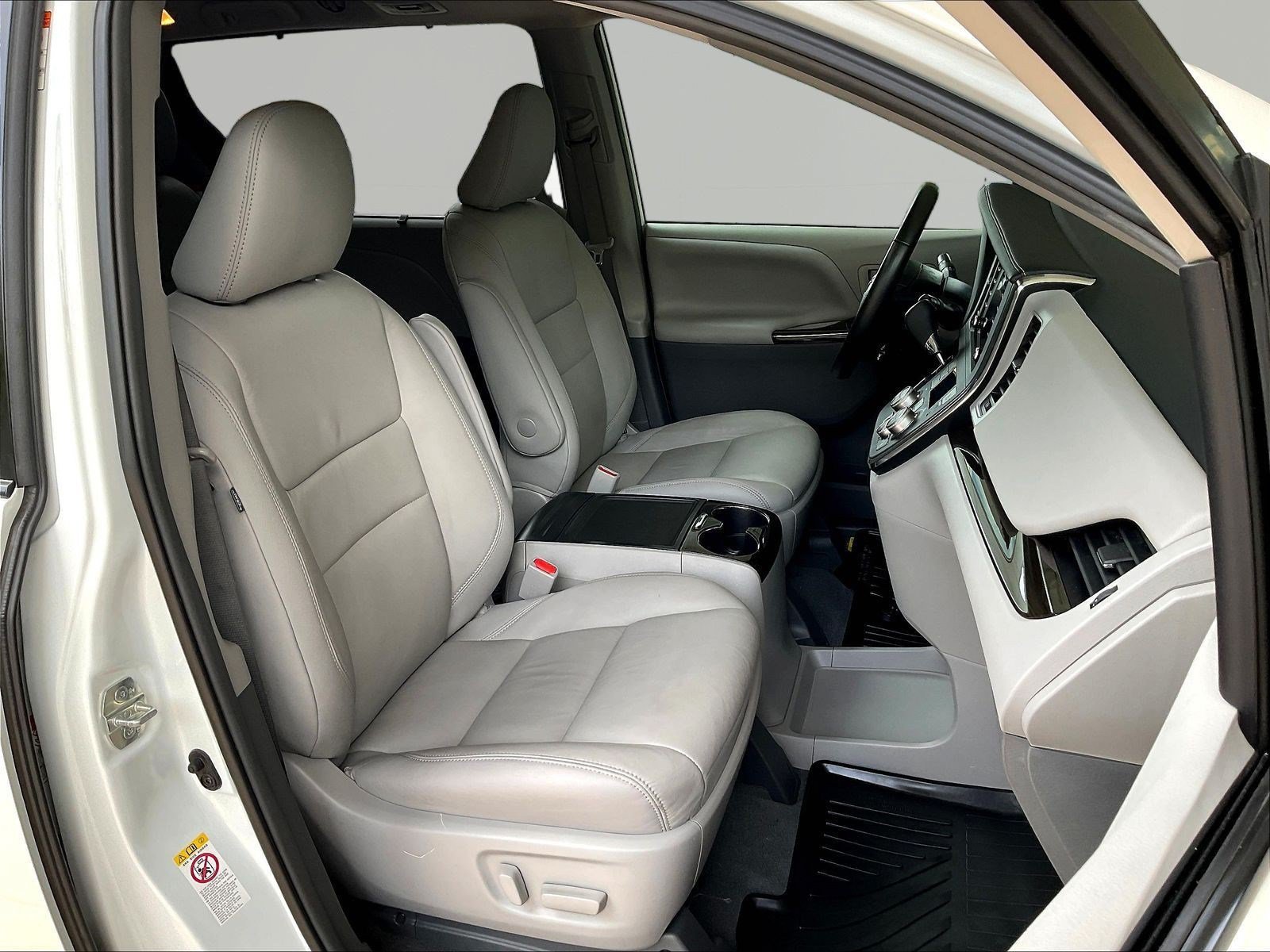 Used 2019 Toyota Sienna XLE w/ XLE Navigation Package FWD image 29