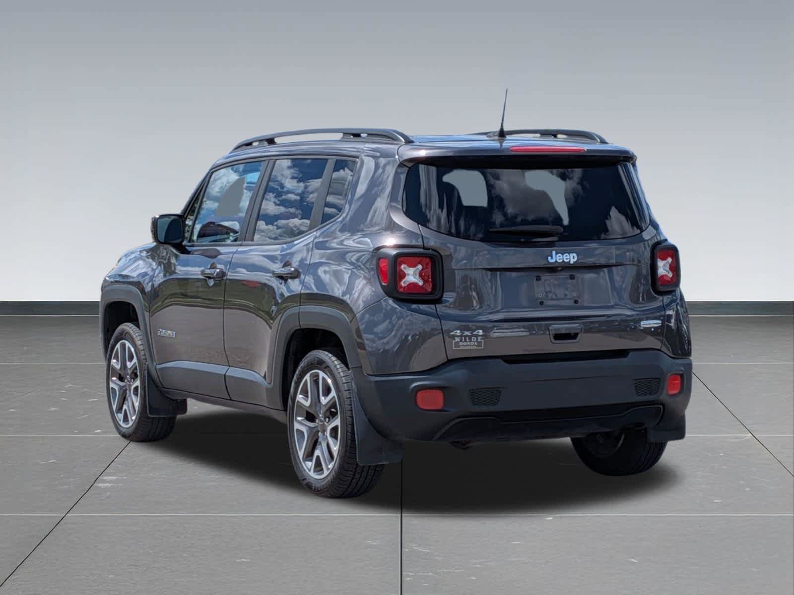 Used 2018 Jeep Renegade Latitude w/ Cold Weather Group AWD/4WD image 3