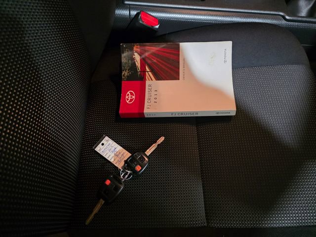 Used 2013 Toyota FJ Cruiser 4WD w/ Upgrade Pkg image 9