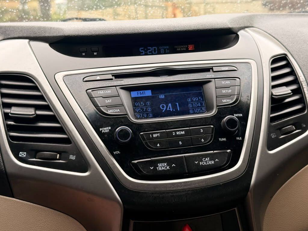 Used 2015 Hyundai Elantra SE FWD image 15