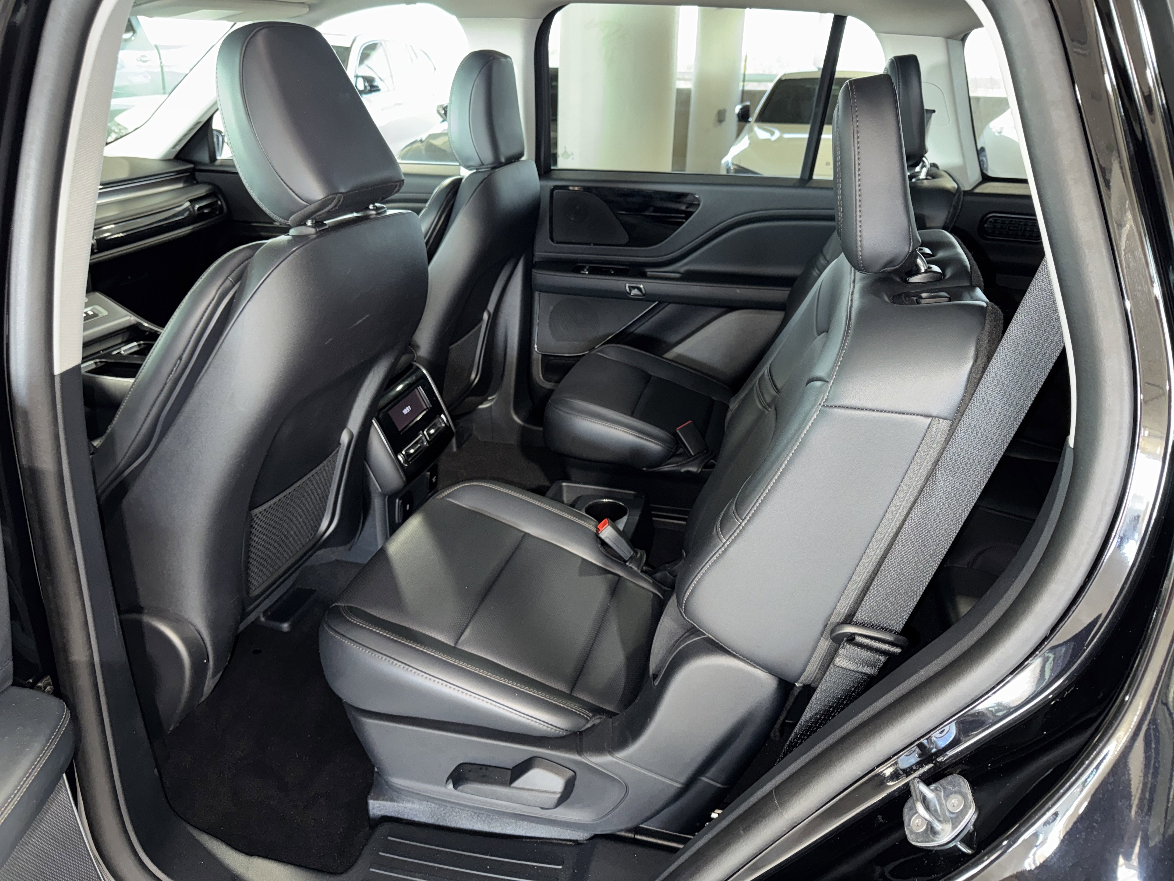 Used 2025 Lincoln Aviator 2WD image 16