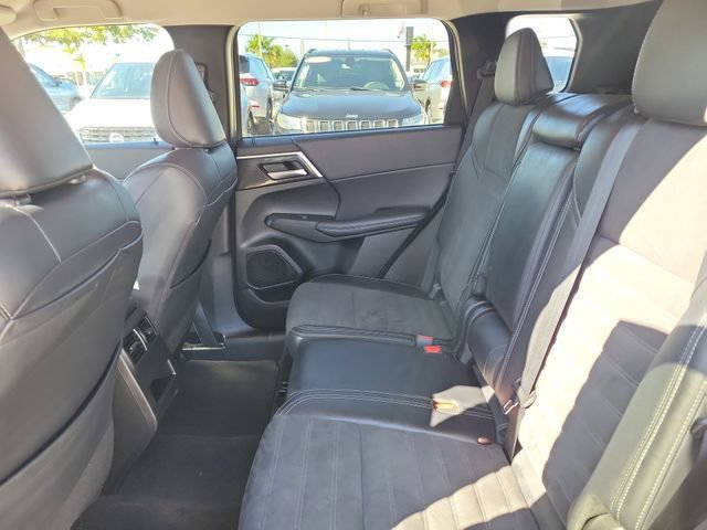 Used 2024 Mitsubishi Outlander SE FWD image 15