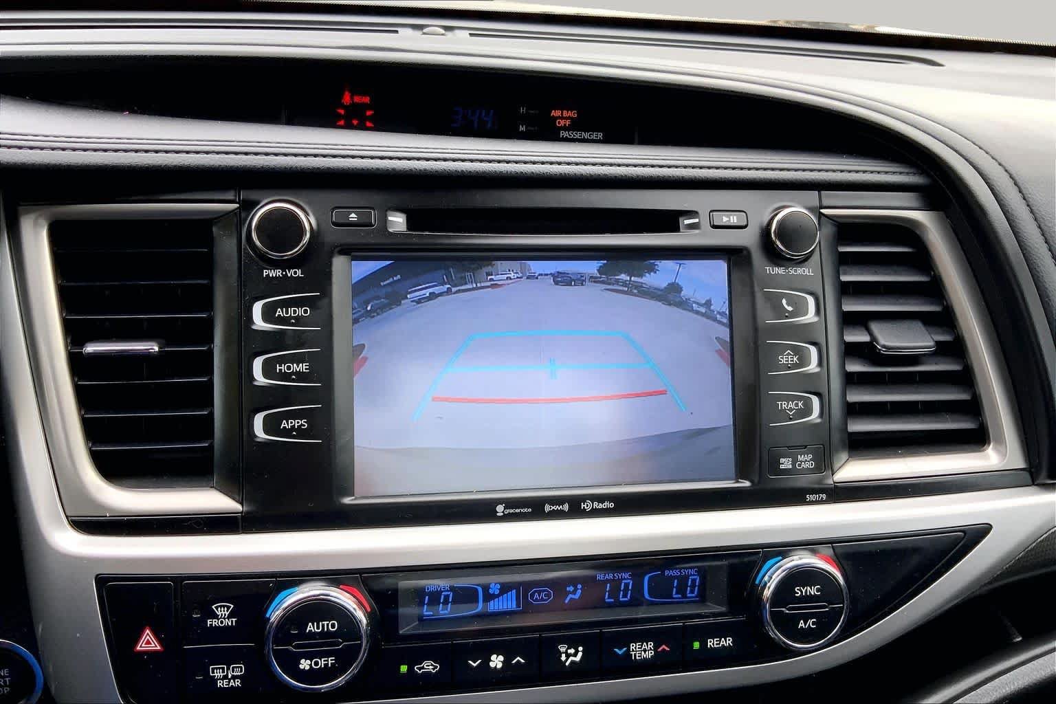 Used 2018 Toyota Highlander SE AWD/4WD image 29