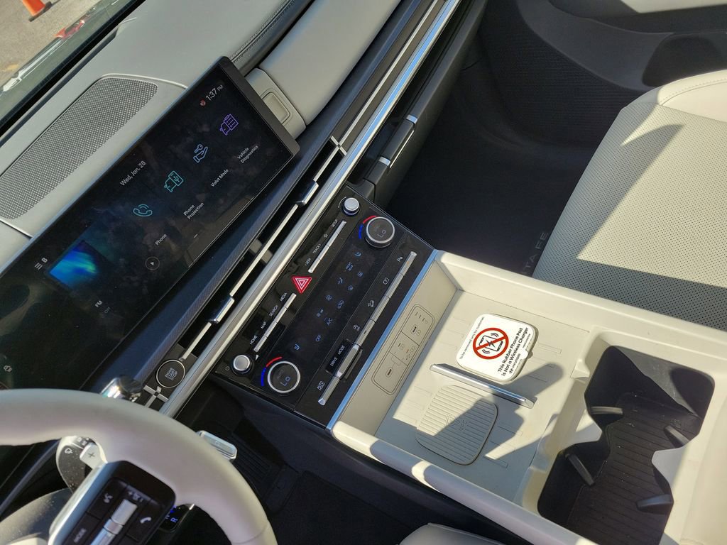 Certified 2025 Hyundai Santa Fe SEL image 33