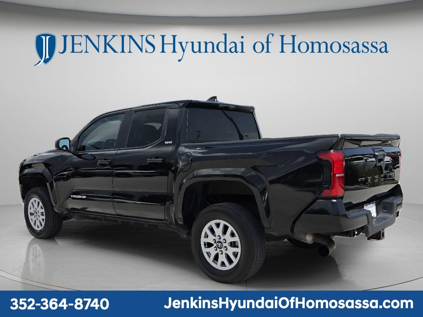 Used 2024 Toyota Tacoma SR5 RWD image 8