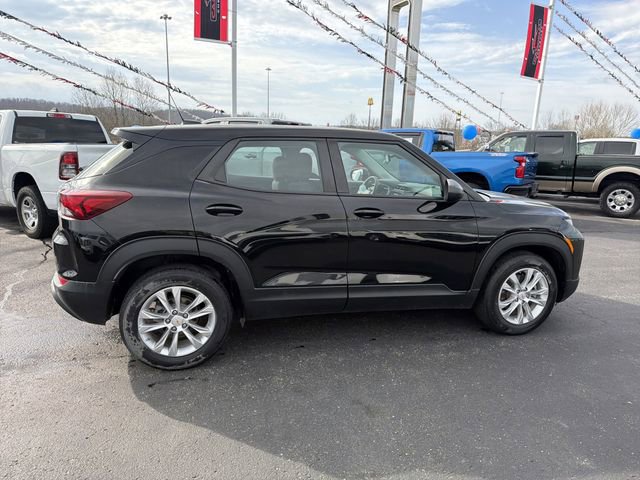 Used 2022 Chevrolet TrailBlazer LS image 2