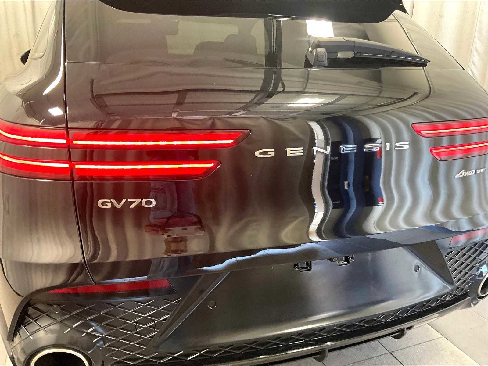 Used 2023 Genesis GV70 3.5T Sport w/ Sport Advanced Package image 29