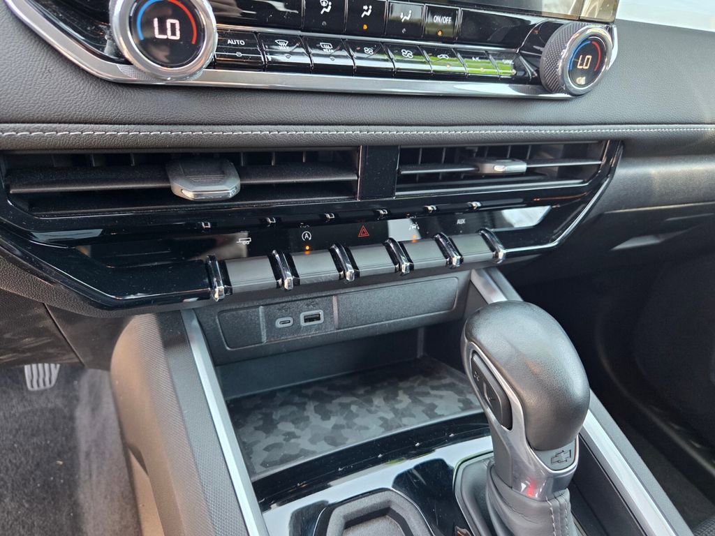 Certified 2024 Chevrolet Colorado LT w/ LT Convenience Package image 24