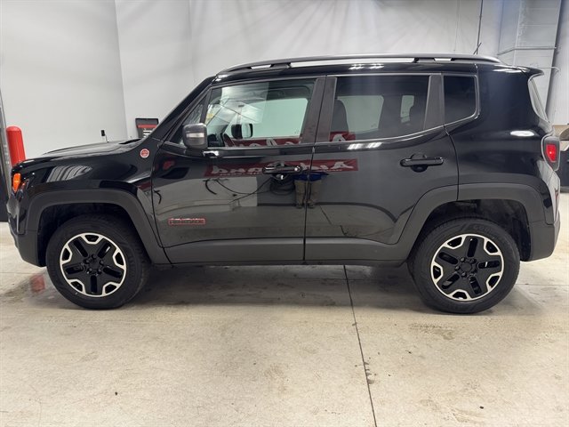 Used 2015 Jeep Renegade Trailhawk AWD/4WD image 4