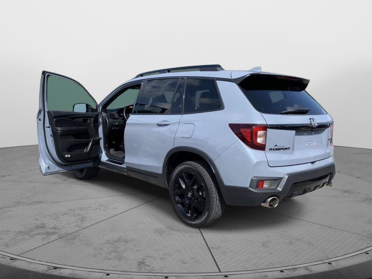 Certified 2024 Honda Passport Black Edition image 9