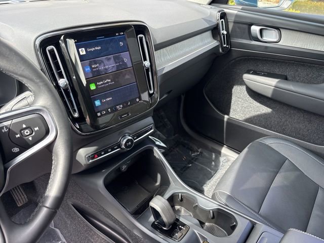 Used 2025 Volvo XC40 B5 Core image 19