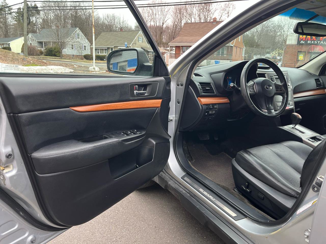 Used 2013 Subaru Outback 2.5i Limited w/ Moonroof Pkg AWD/4WD image 10