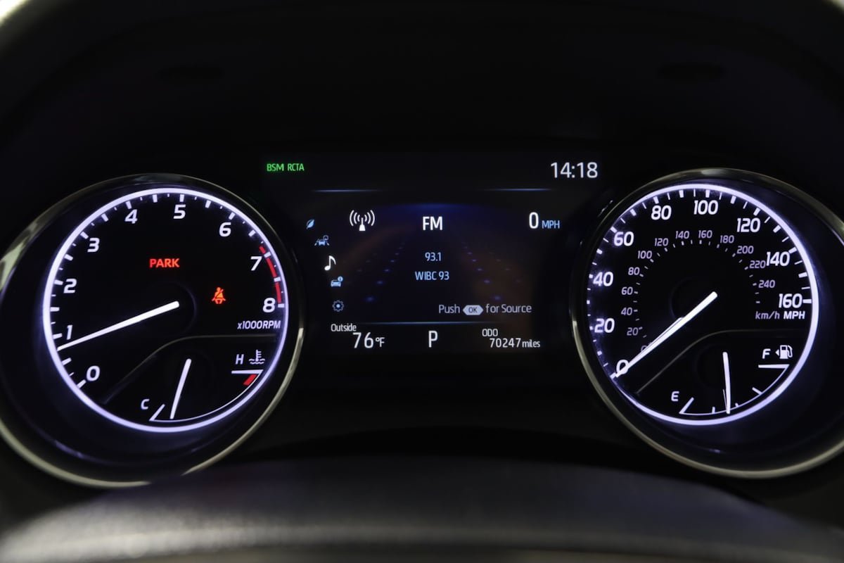 Used 2019 Toyota Camry XLE FWD image 18