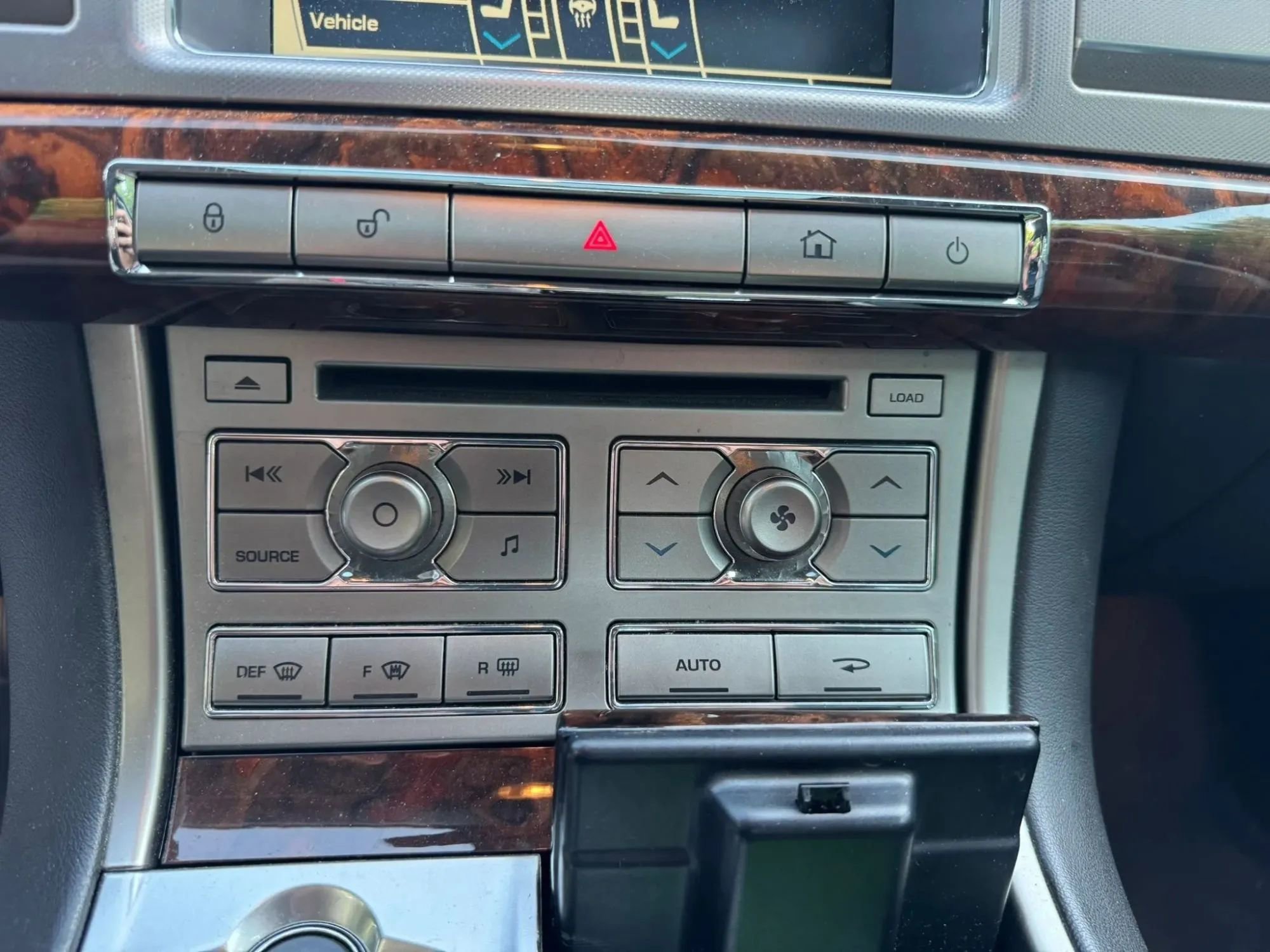 Used 2011 Jaguar XF Premium RWD image 18