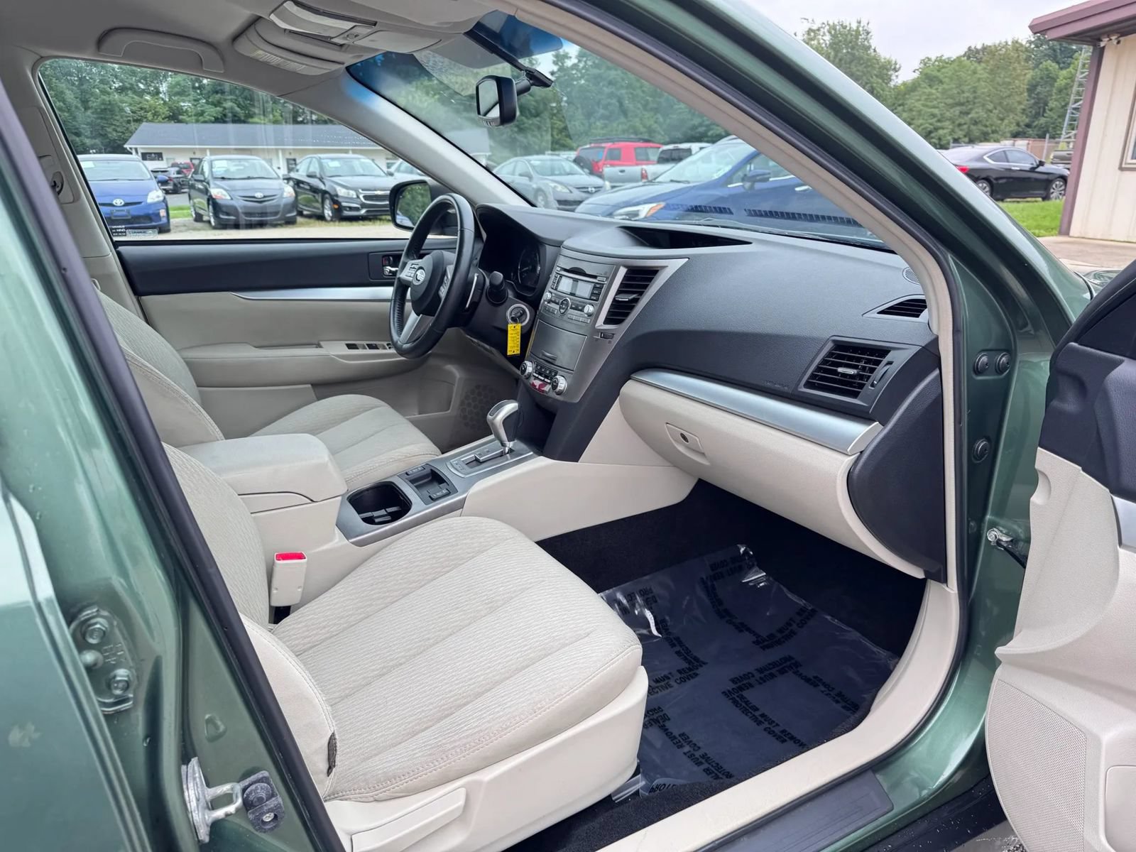 Used 2011 Subaru Outback 2.5i Premium w/ All-Weather Pkg AWD/4WD image 22