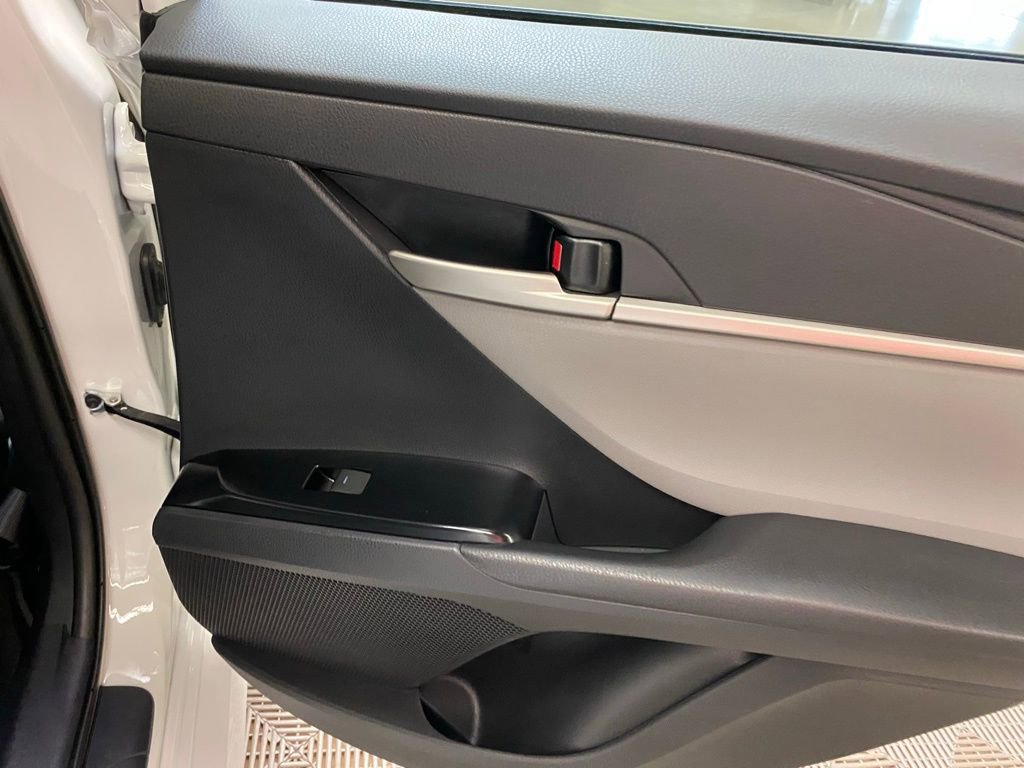 Used 2025 Toyota Camry LE w/ Convenience Package image 38