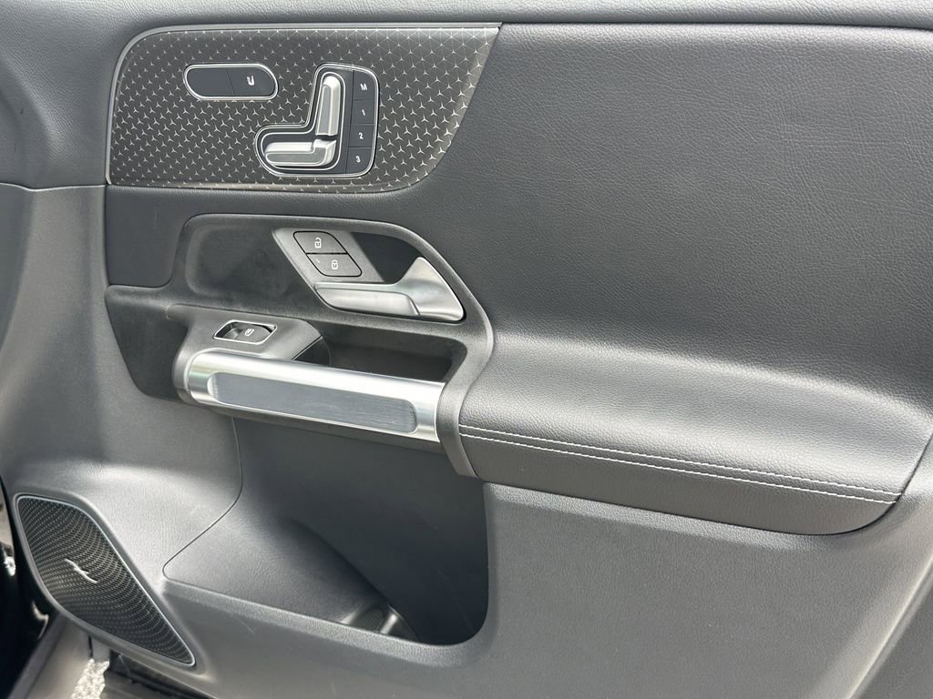 Certified 2025 Mercedes-Benz GLB 250 image 16