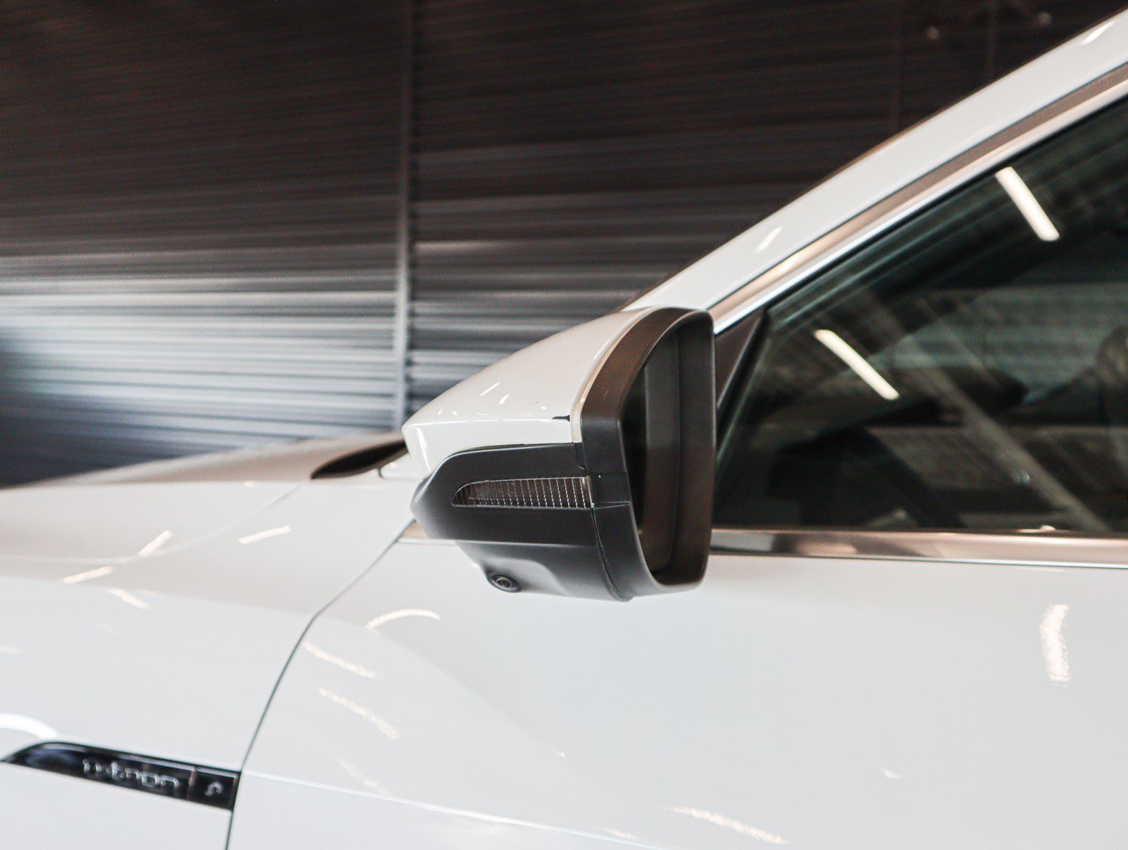 Used 2024 Audi Q8 e-tron Premium Plus image 31