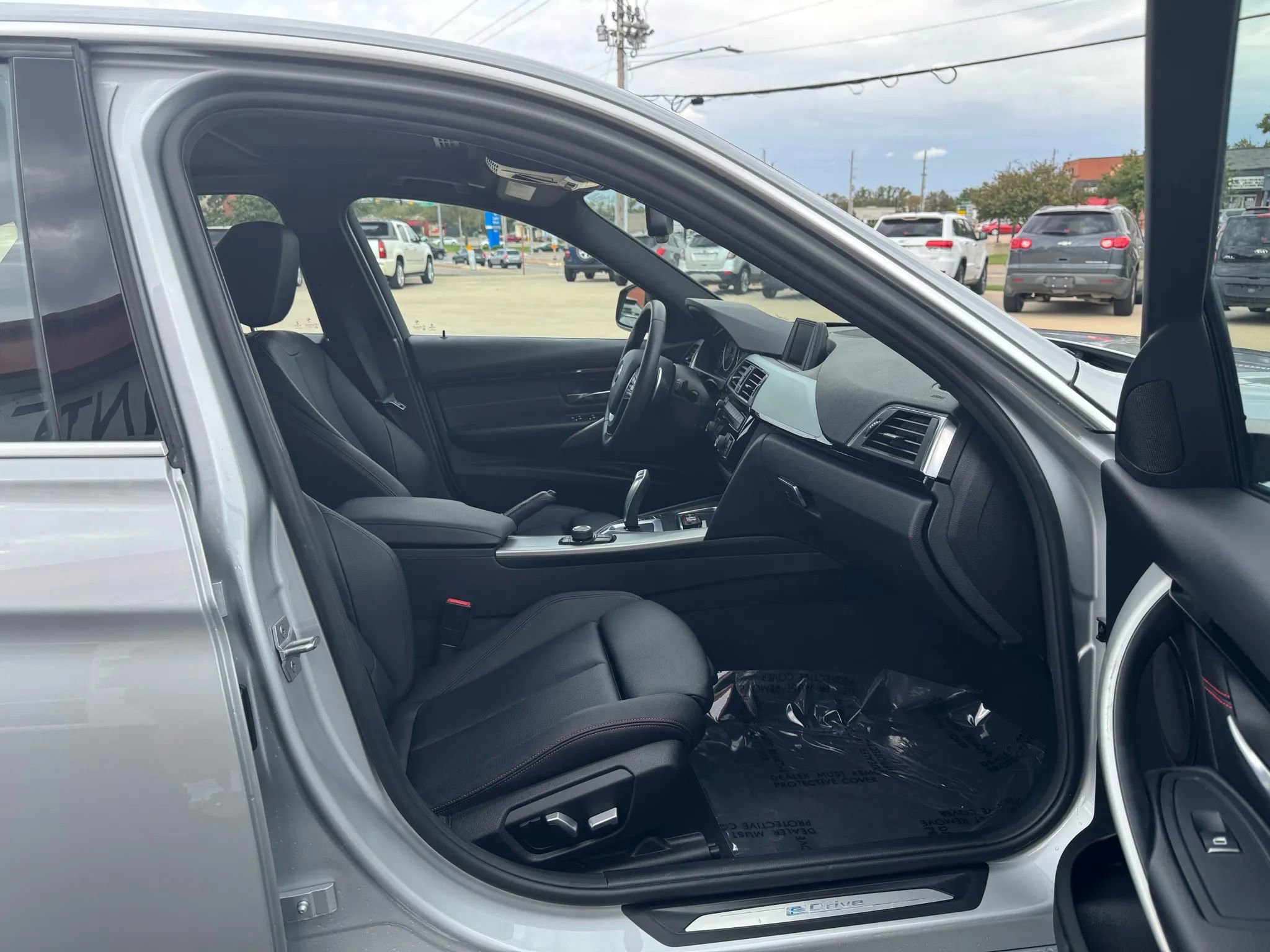 Used 2017 BMW 330e image 24