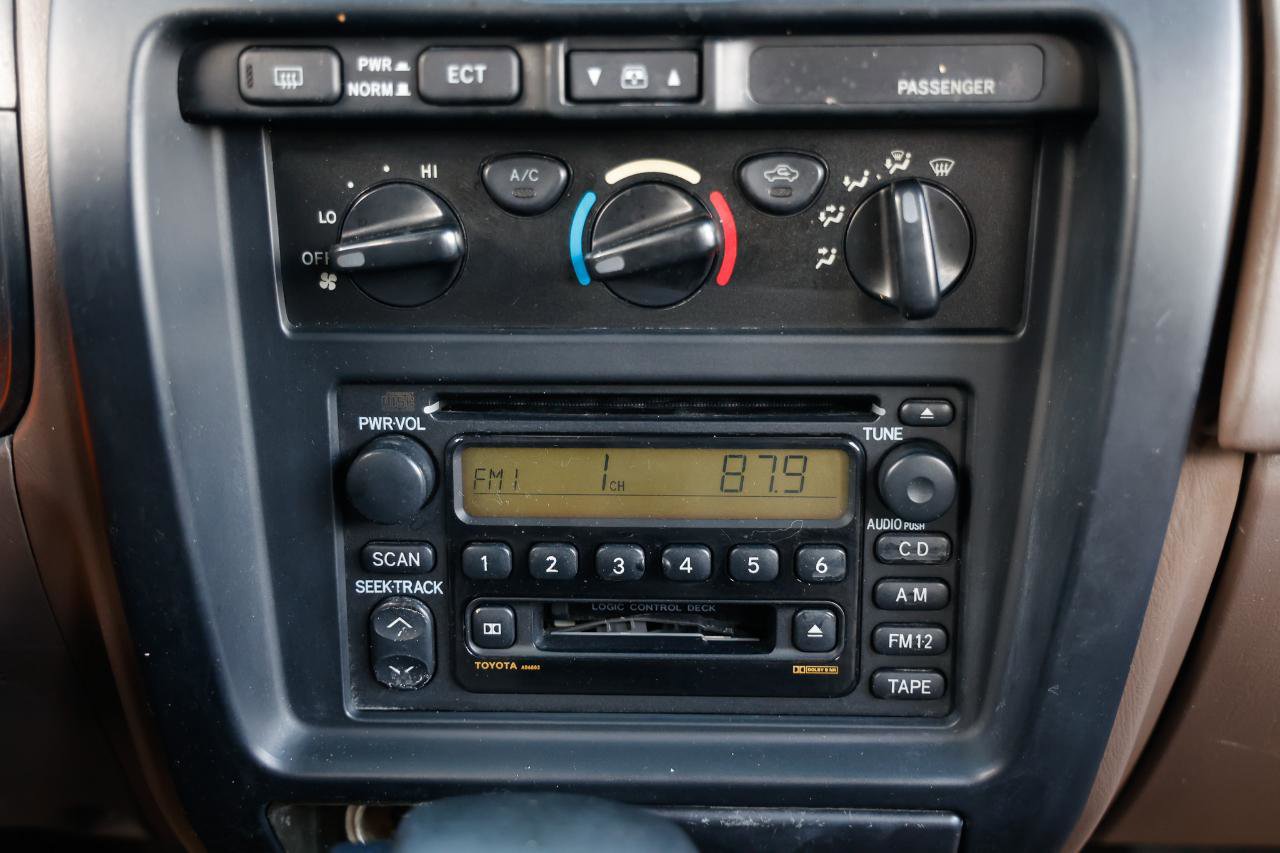 Used 2002 Toyota 4Runner SR5 image 28