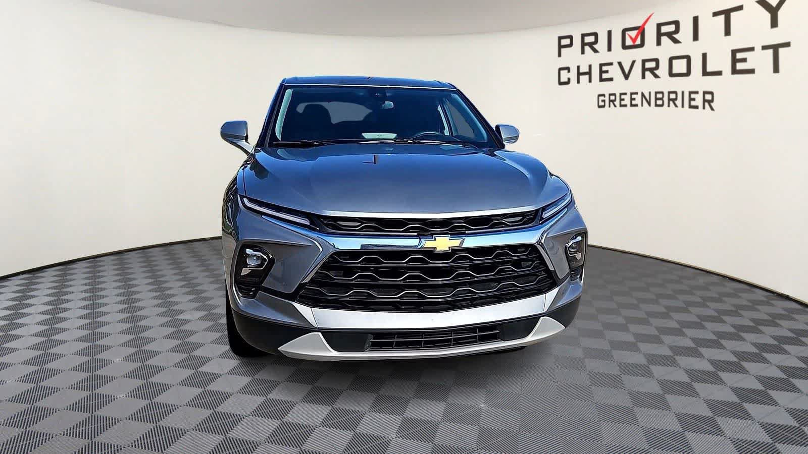 Used 2025 Chevrolet Blazer LT FWD image 3