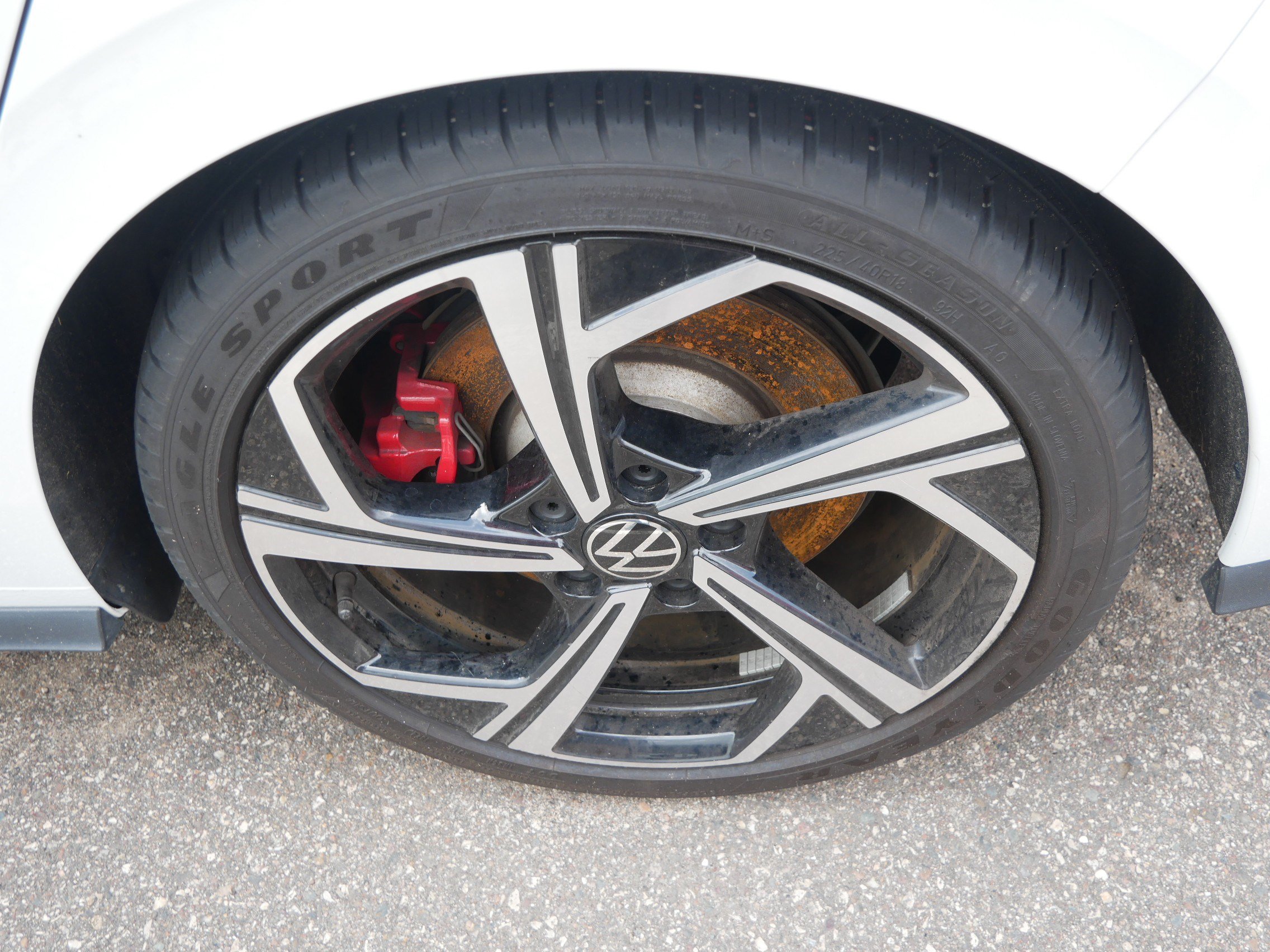 Used 2024 Volkswagen GTI SE FWD image 5