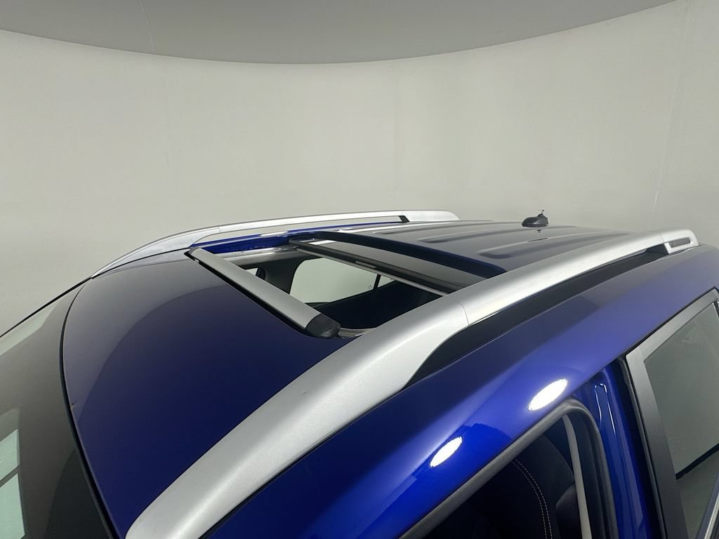 Certified 2025 Hyundai Venue SEL FWD image 21