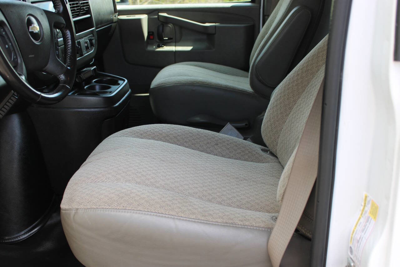 Used 2021 Chevrolet Express 3500 w/ Power Convenience Package RWD image 7