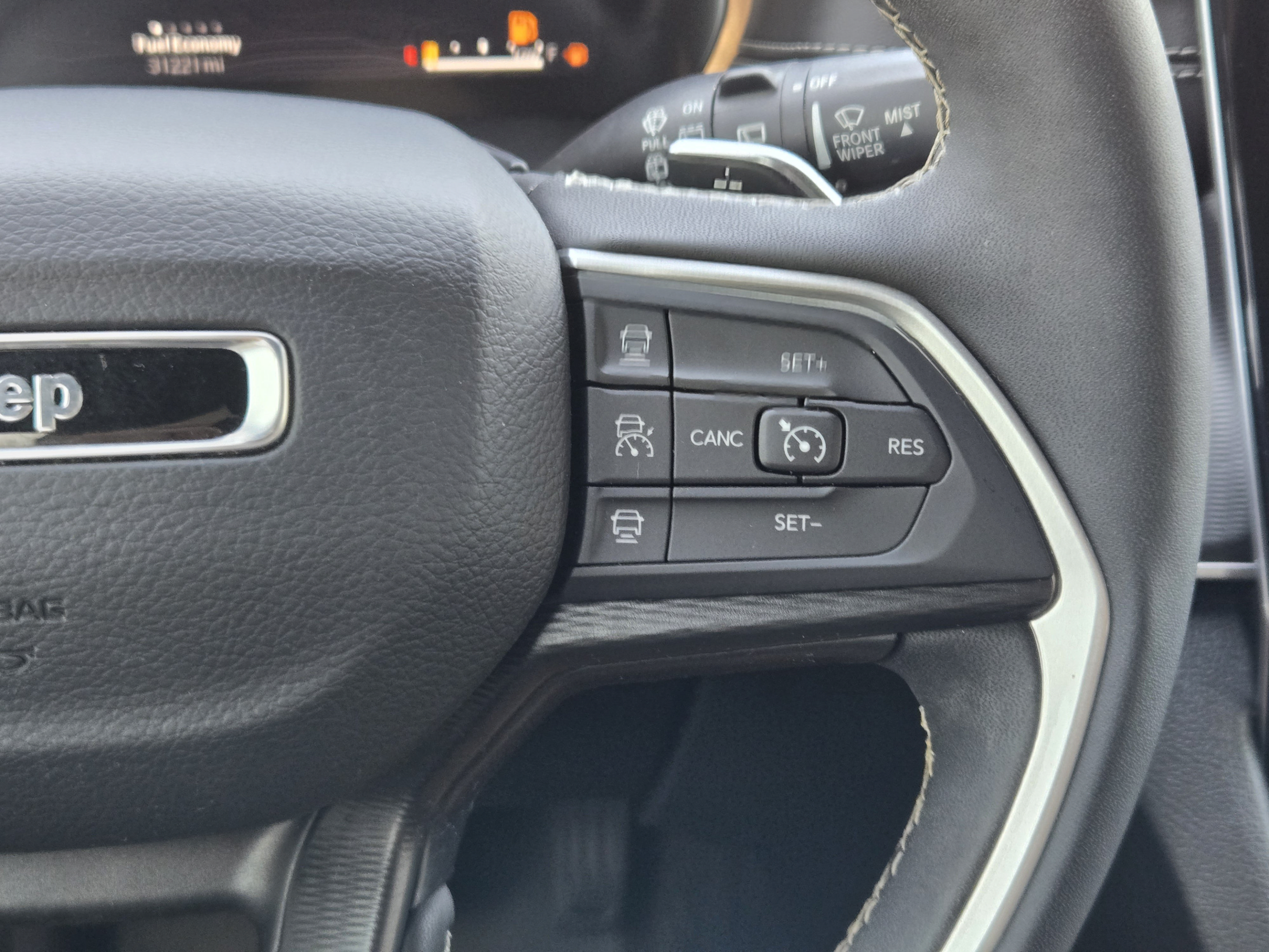 Used 2025 Jeep Grand Cherokee Altitude AWD/4WD image 24