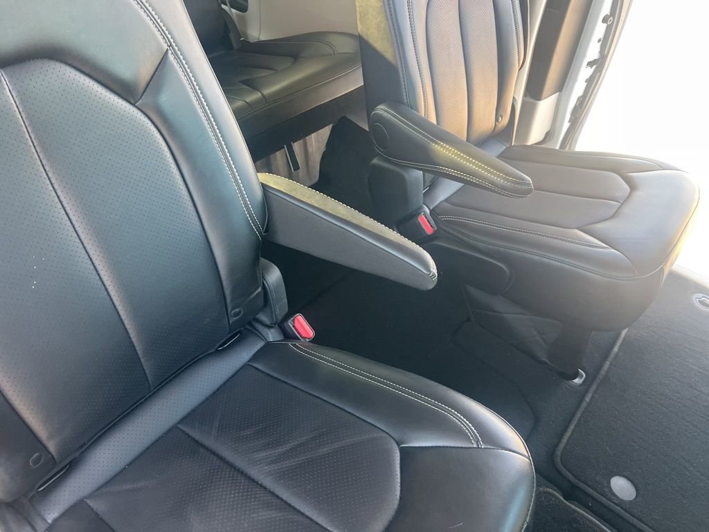 Used 2024 Chrysler Pacifica Touring-L image 34