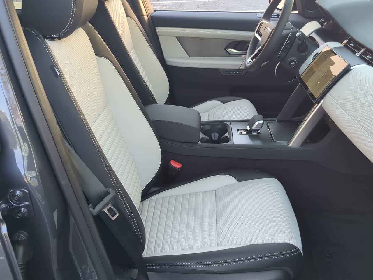 New 2026 Land Rover Discovery Sport Landmark AWD/4WD image 23