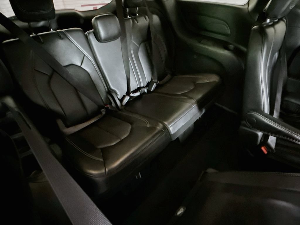 Used 2025 Chrysler Pacifica Select FWD image 29