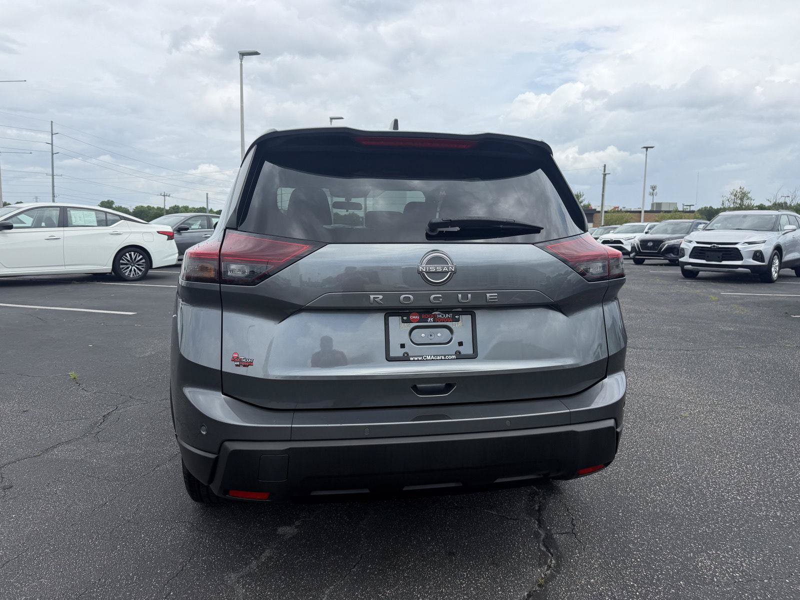 Used 2025 Nissan Rogue SV FWD image 6