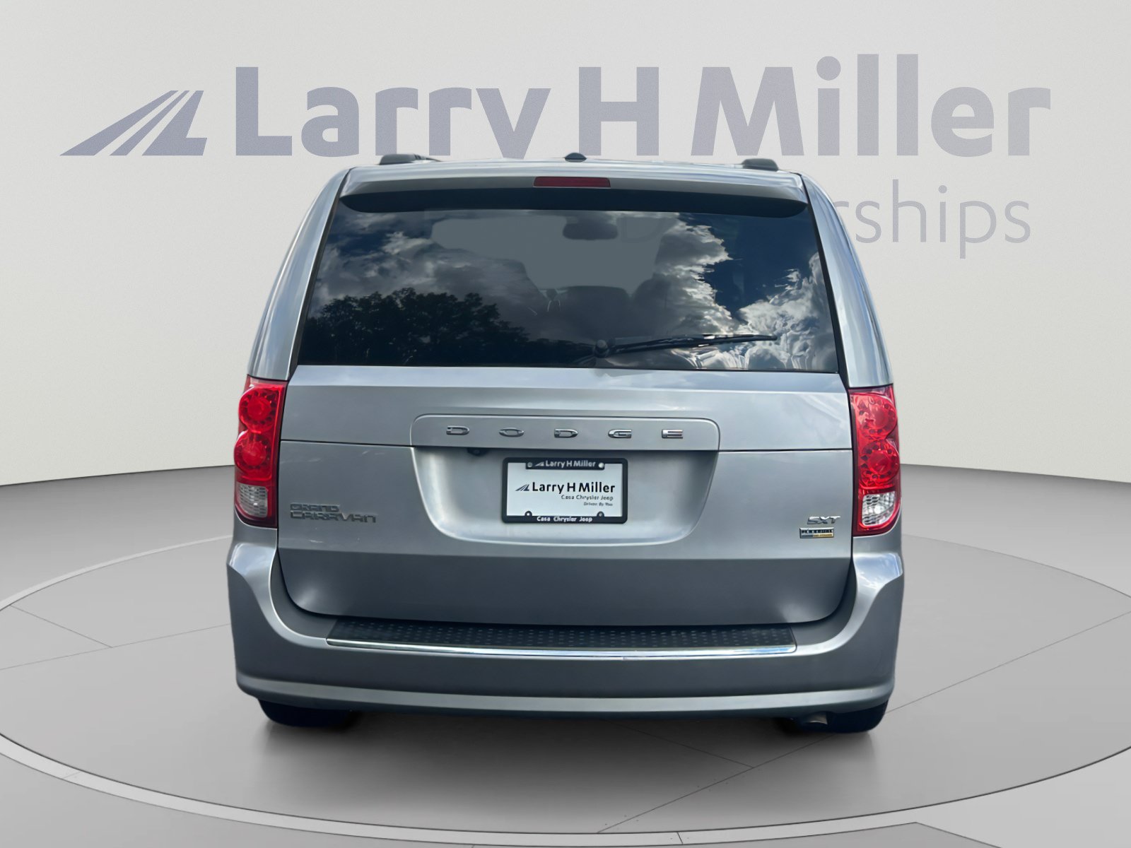 Used 2019 Dodge Grand Caravan SXT FWD image 4