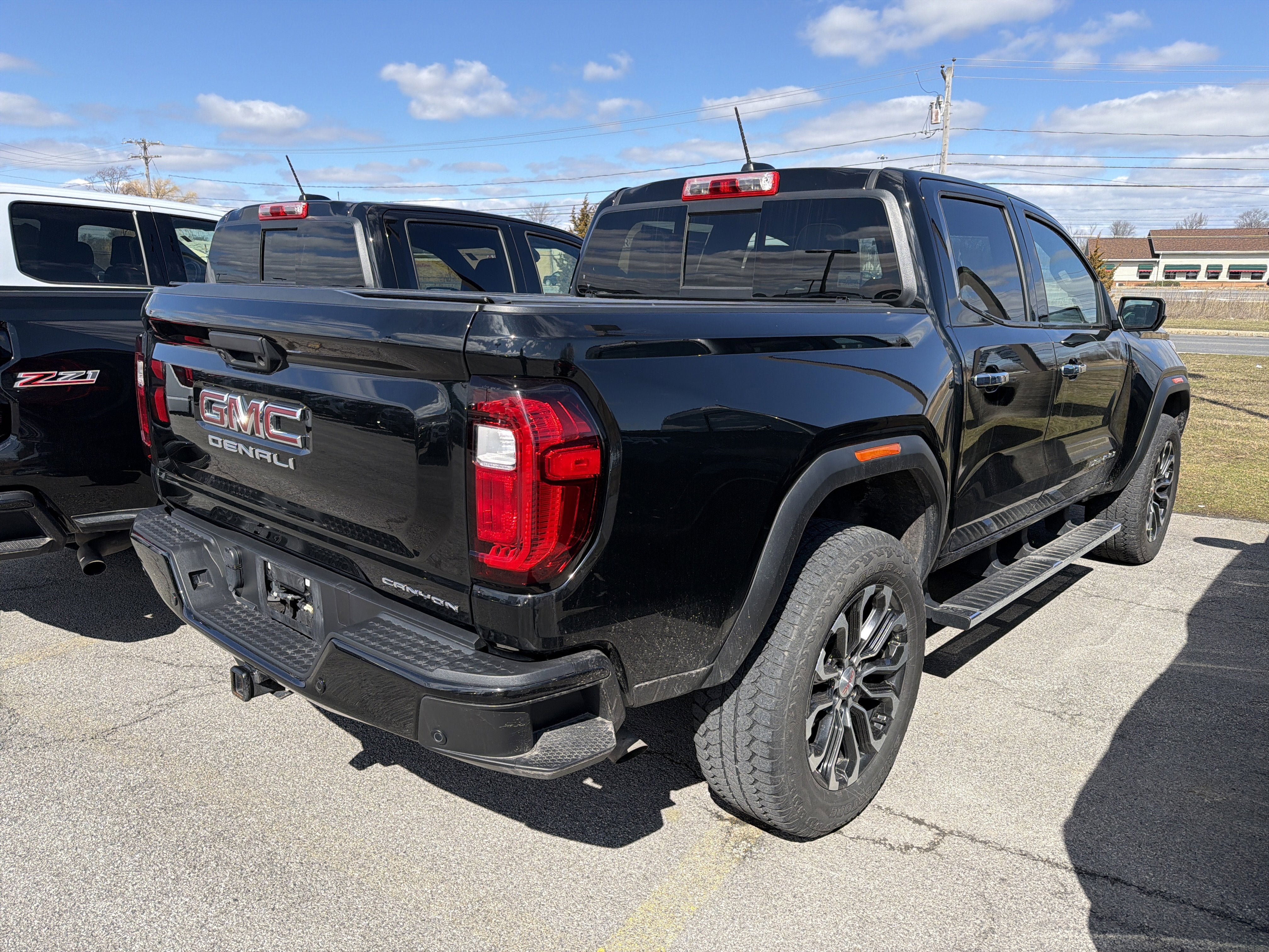 Used 2023 GMC Canyon Denali image 7