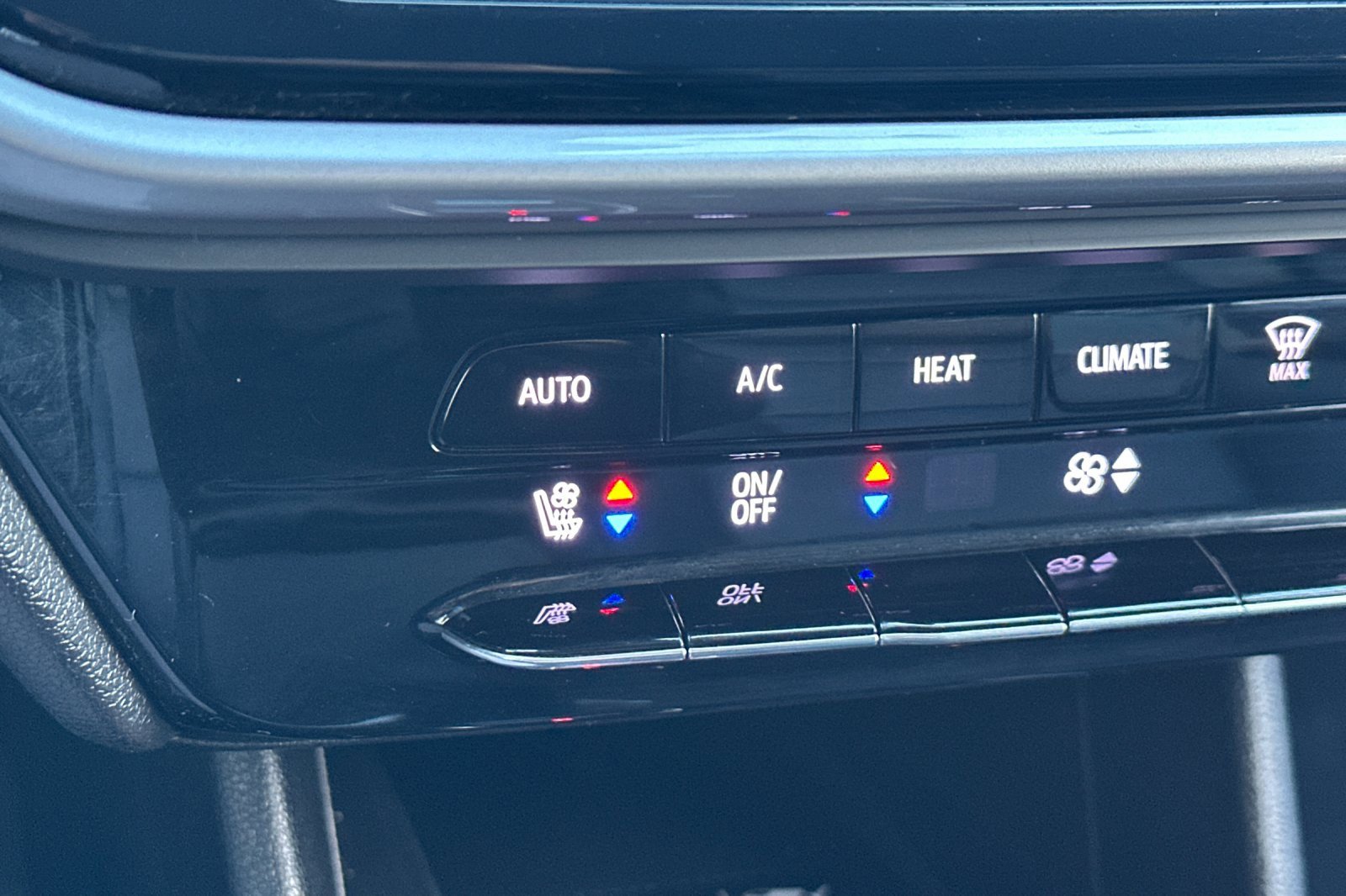 Used 2022 Chevrolet Bolt EUV Premier w/ Super Cruise Package image 28