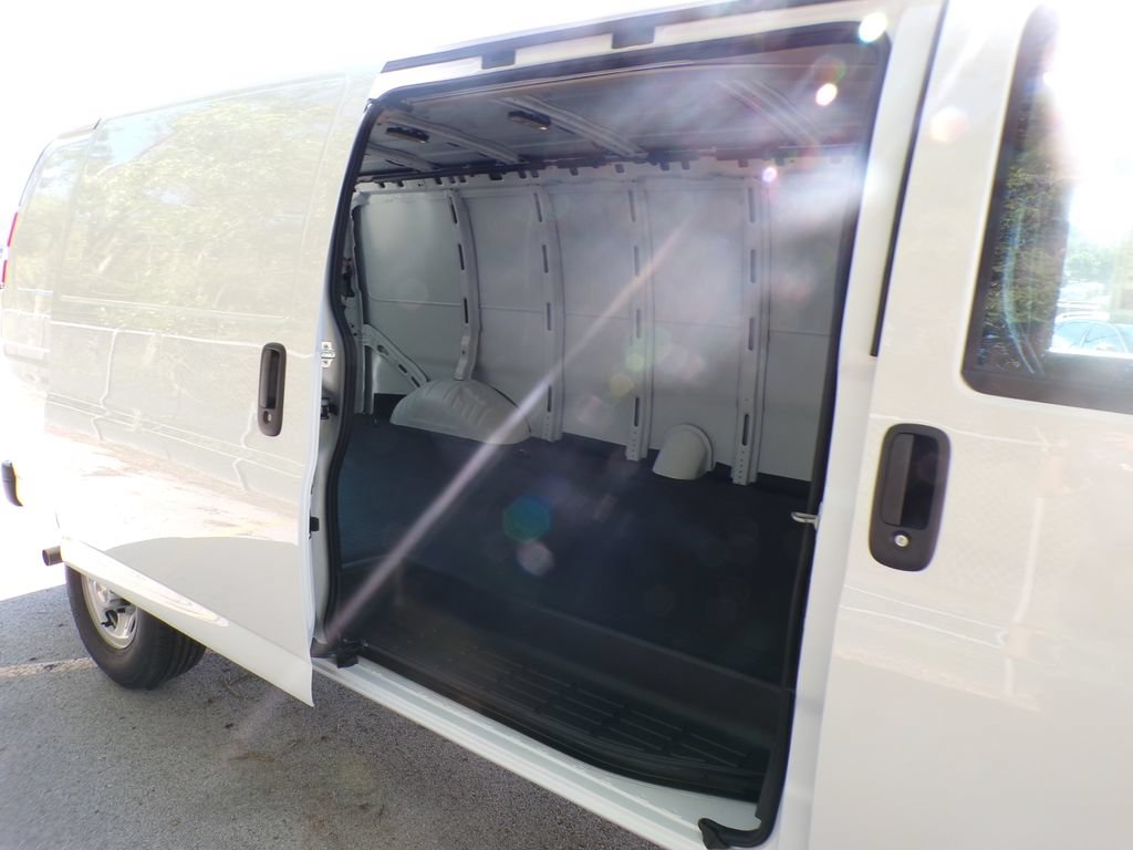 New 2026 Chevrolet Express 2500 Extended w/ Driver Convenience Package RWD image 18