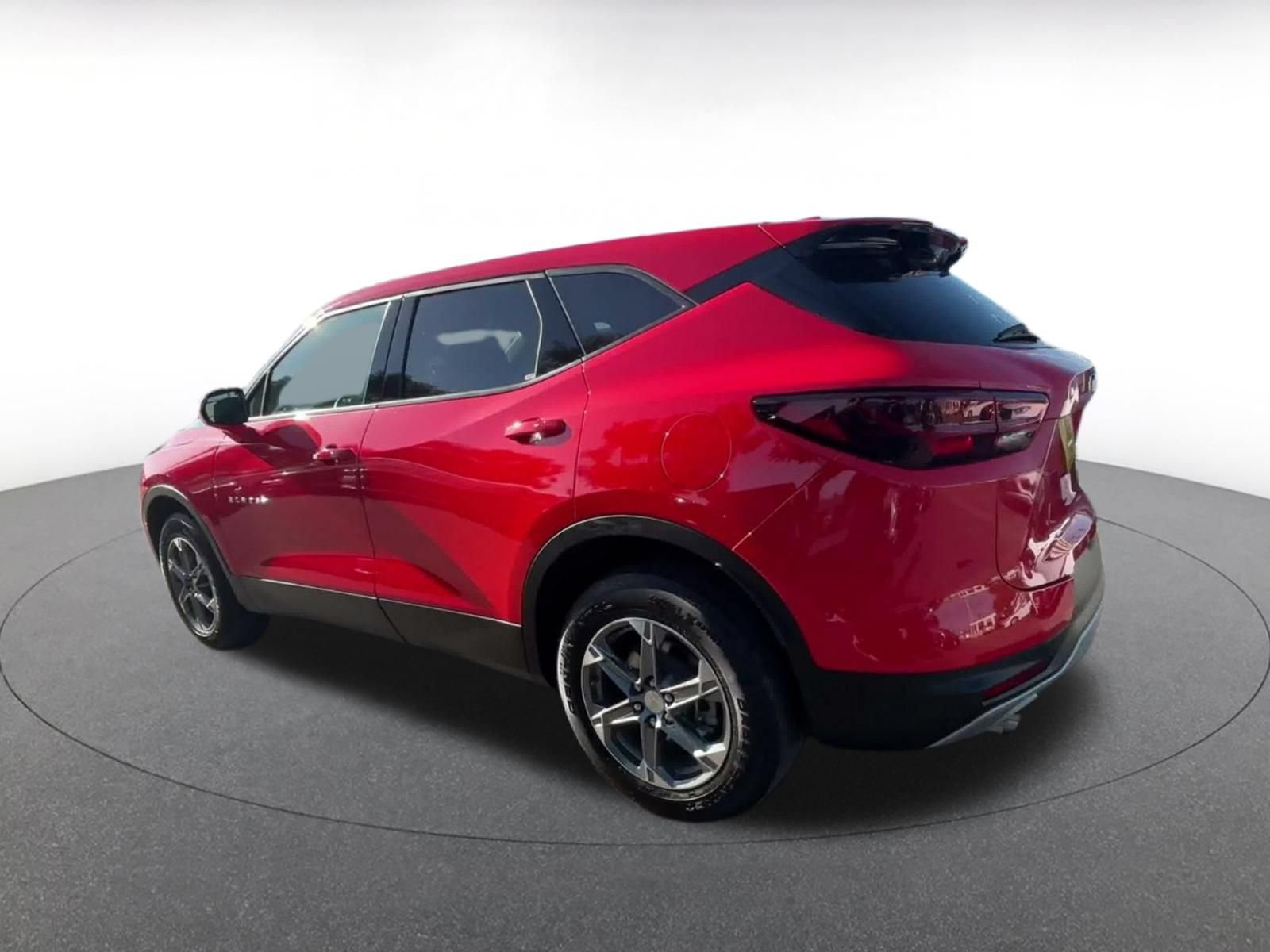 Used 2025 Chevrolet Blazer LT FWD image 9