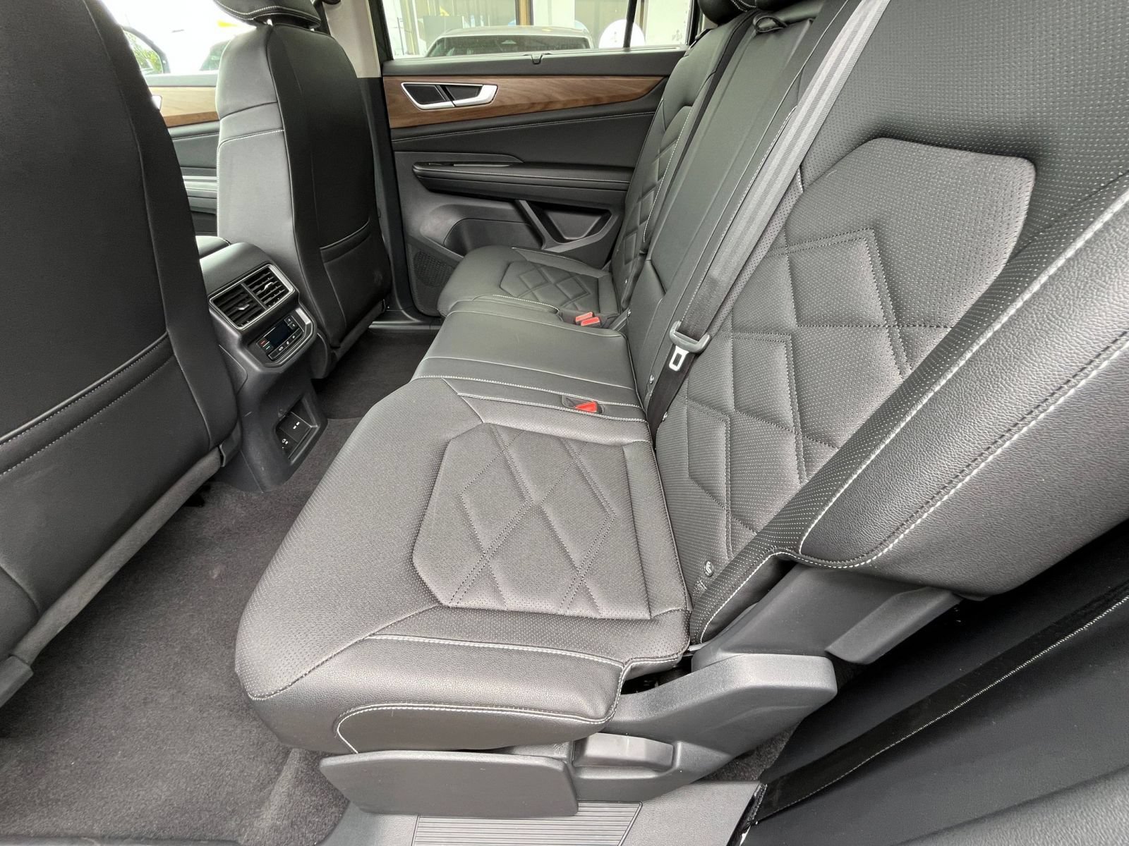 Used 2026 Volkswagen Atlas SE AWD/4WD image 28