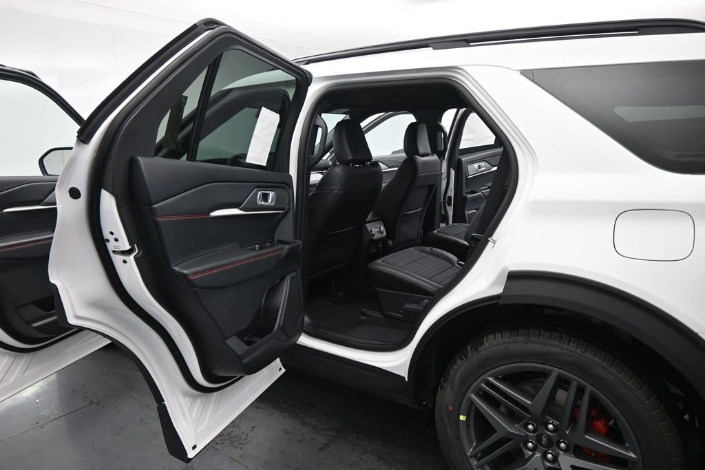 New 2026 Ford Explorer ST-Line w/ ST-Line Street Pack RWD image 17