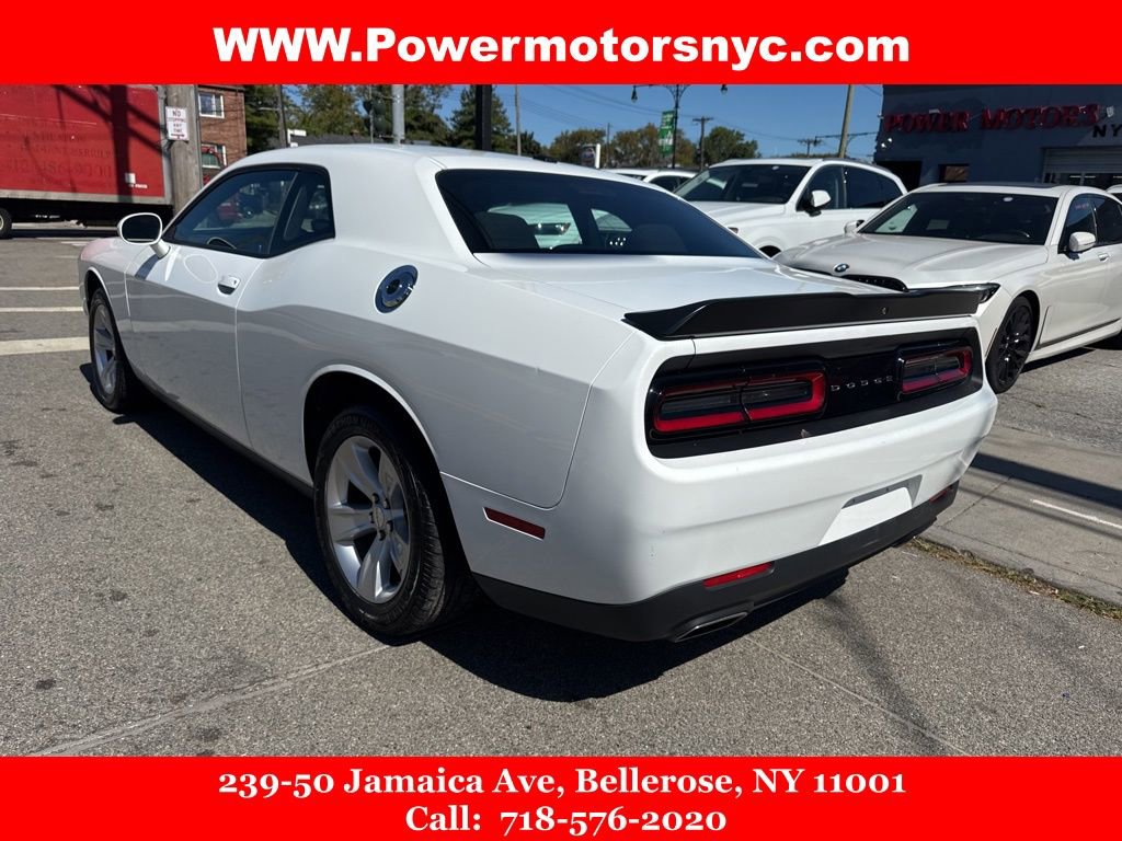 Used 2023 Dodge Challenger SXT image 3
