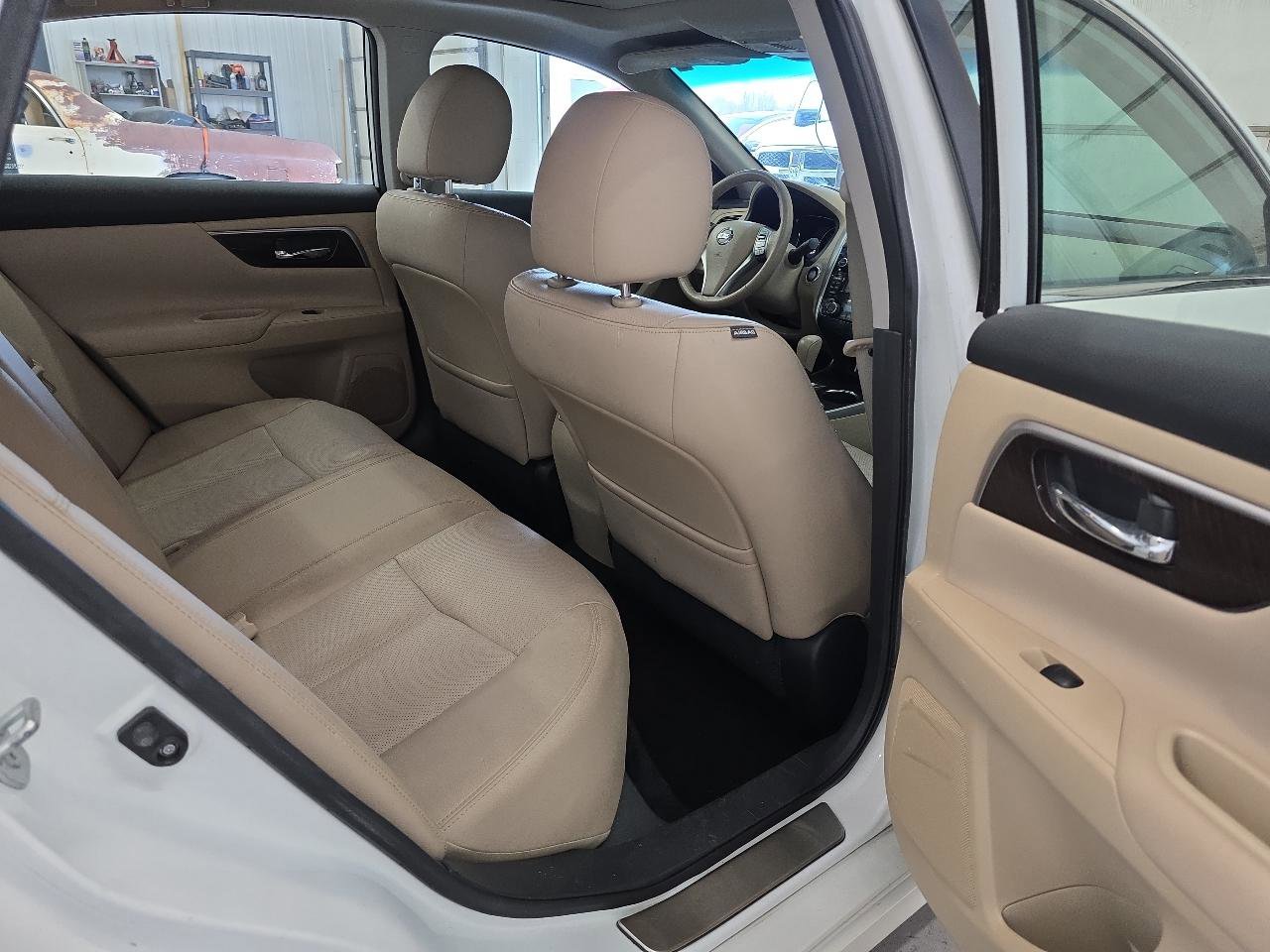 Used 2015 Nissan Altima 2.5 SL w/ Technology Package FWD image 35