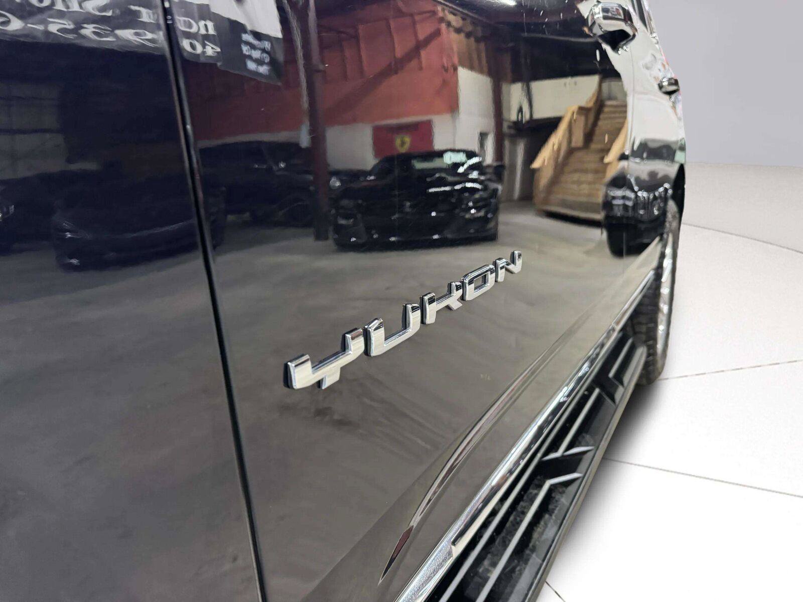 Used 2022 GMC Yukon SLT w/ SLT Luxury Package AWD/4WD image 19