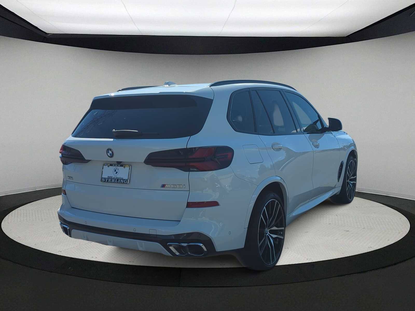 Used 2025 BMW X5 M60i w/ Climate Comfort Package image 8