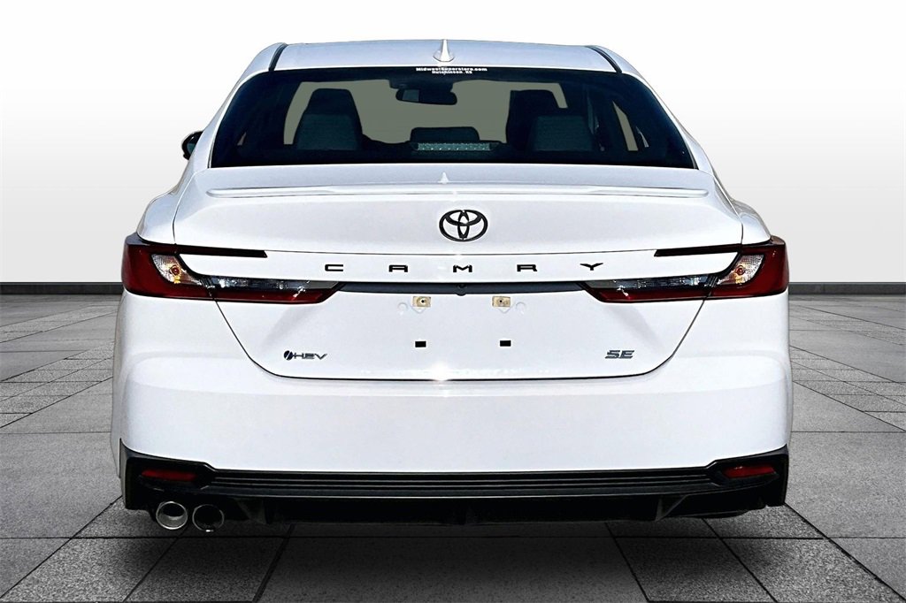 Used 2025 Toyota Camry SE image 4