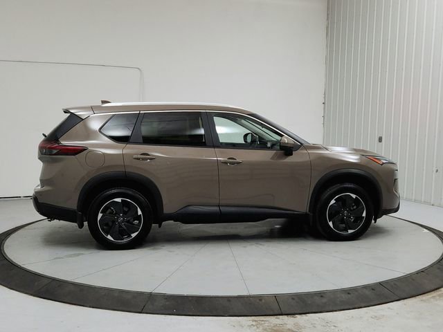 Used 2025 Nissan Rogue SV w/ SV Premium Package image 8
