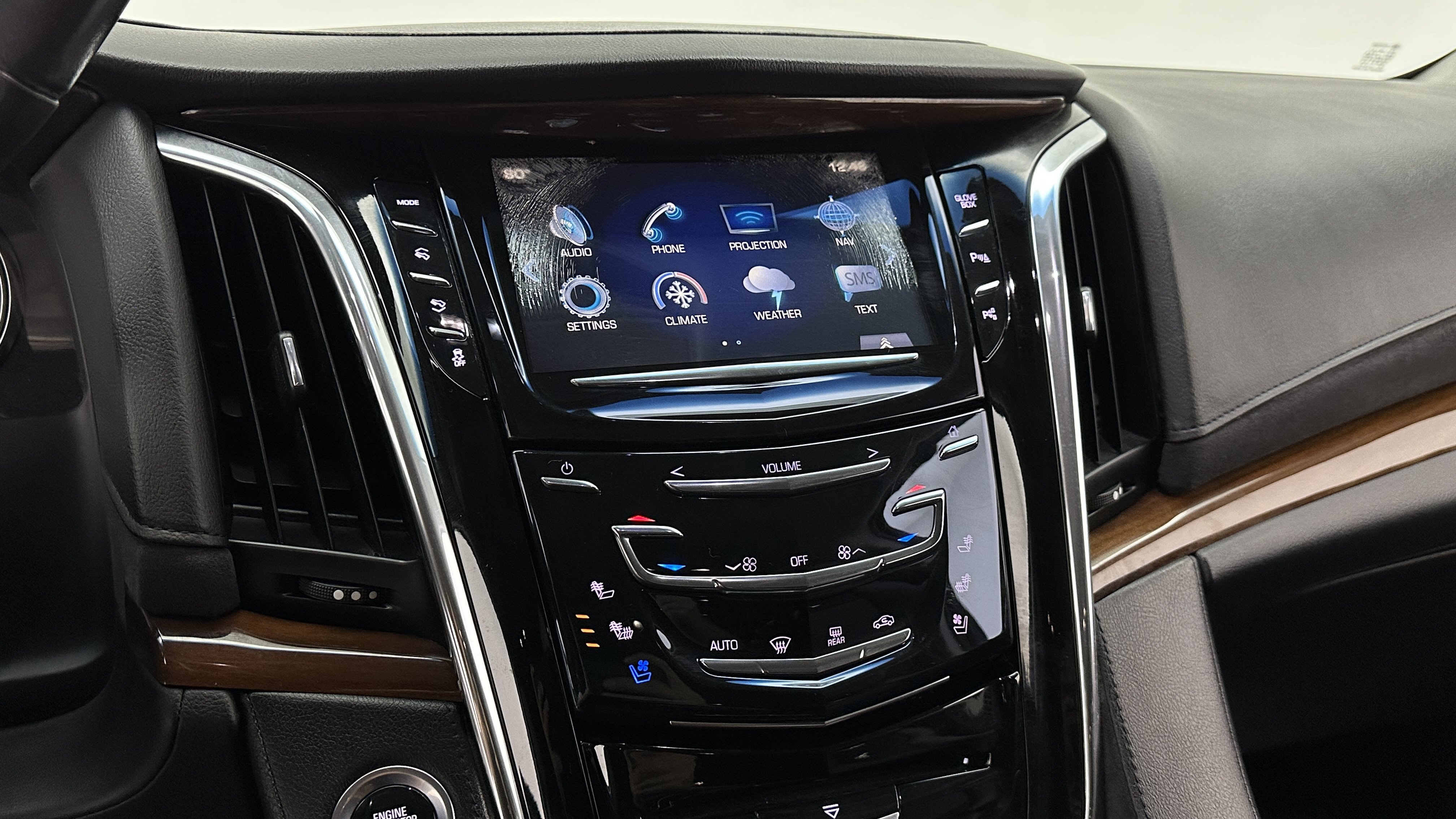 Used 2018 Cadillac Escalade ESV 4WD image 19