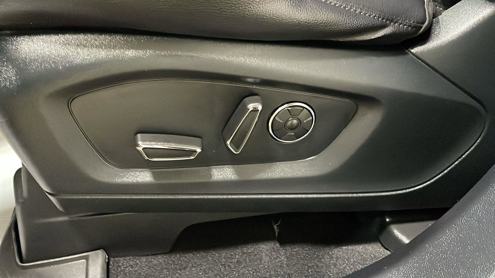 Used 2020 Ford Explorer ST w/ Premium Technology Package image 17