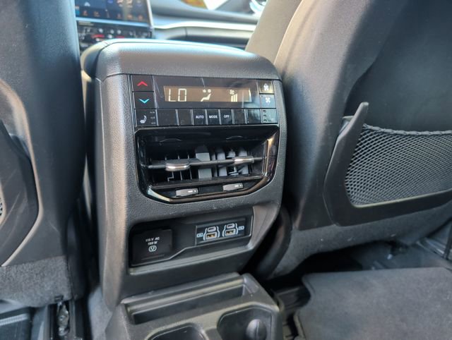 Used 2023 Jeep Grand Cherokee L Limited w/ Luxury Tech Group II AWD/4WD image 29