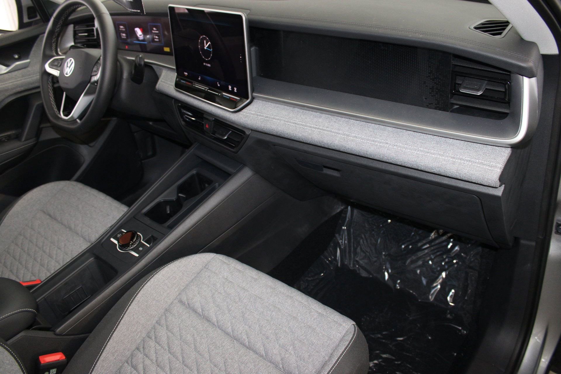 New 2025 Volkswagen Tiguan S FWD image 28